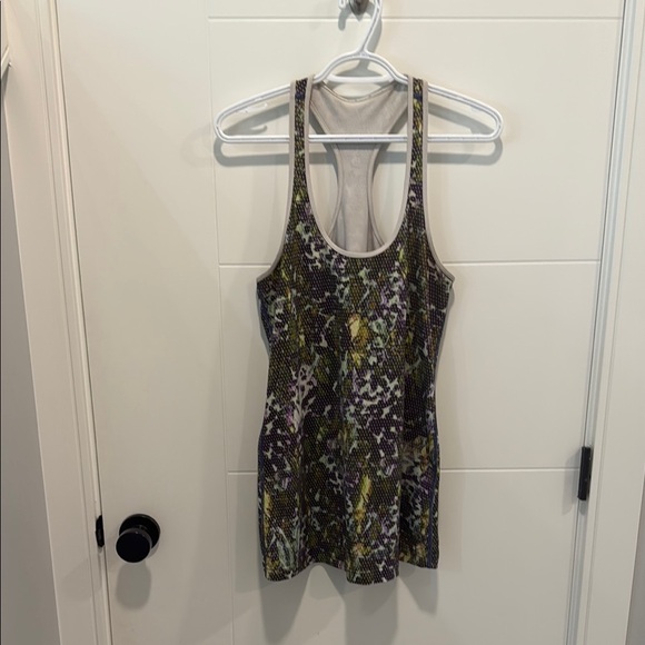 🏴 Lululemon razorback Stylish Multicolor Women's Tank Top size 12 - Picture 1 of 9